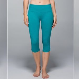Lululemon In the flow Crop II Size 6